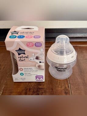 2 pack Tommee Tippee Natural Start Clear baby Bottle - 5oz (150ml)